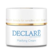 La Crema Matificante proporciona efecto mate e hidratación instantánea.