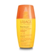 Bariésun Fluide Ultra-Léger SPF50+ protège du soleil la peau sensible du visage.